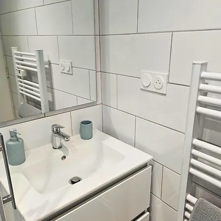 Fontaine - Centre - Wifi - Clim شقة *